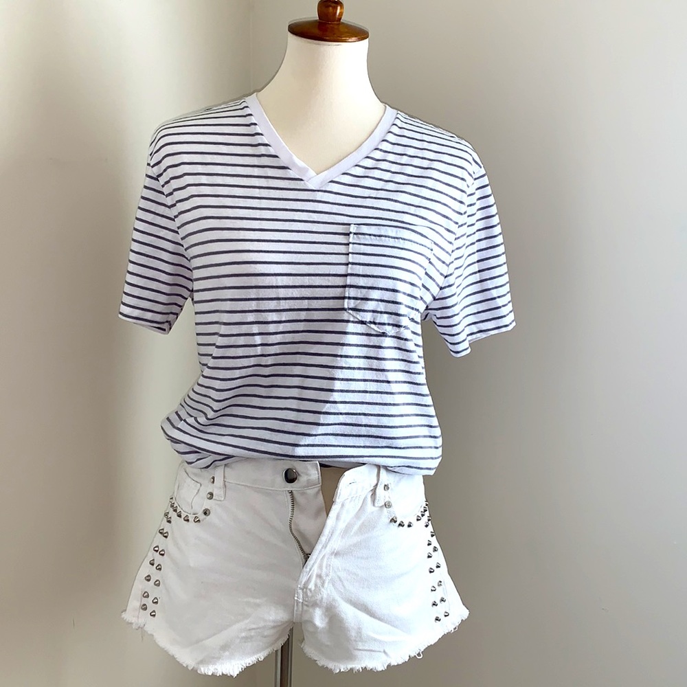Shorts - Picture 2 of 3
